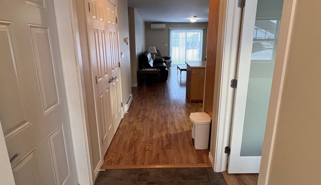 Cozy & Modern 2 Bedroom - 2 mins from Credit Union Place!