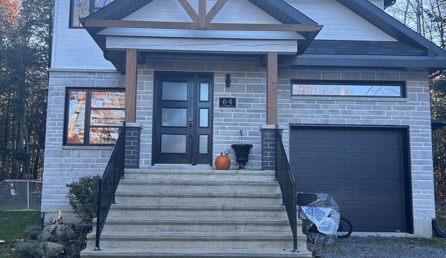 Cozy nice house with fireplace, 3 bedroom, washing machine,15 min from ski stat