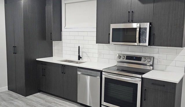 Cozy on 516! Cozy & Comfy 1 bedrm basement suite, Close to Calgary Int'l Airport