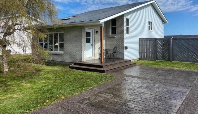 Cozy rental for professionals/retired individuals