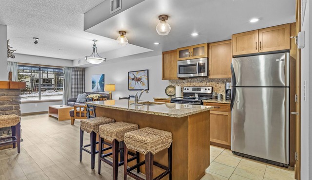 Cozy Rocky Mountain Getaway with Hot Tub! Pet Friendly & Newly Updated!