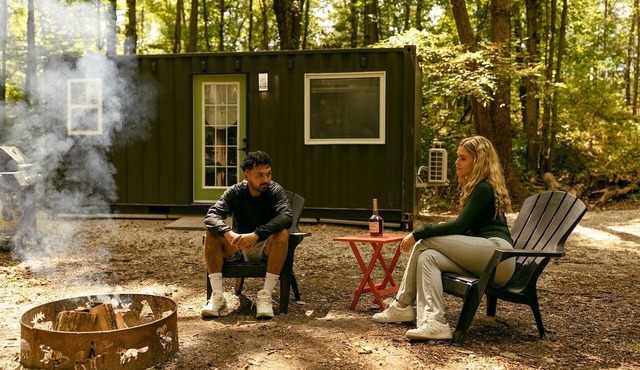 Cozy Semi Off-Grid Tiny Home Forest Retreat with Private Sauna & Cold Plunge Near Simcoe, Ontario in Simcoe