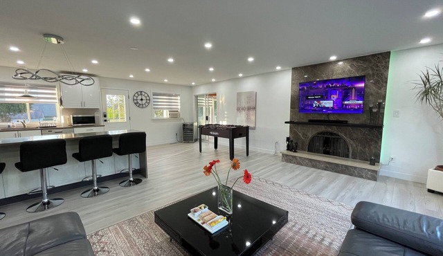 Cozy , spacious and comfortable house. Pet friendly! And close to everything!