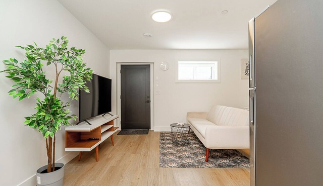 Cozy & Spacious 2BR Guest Suite, Near Vancouver
