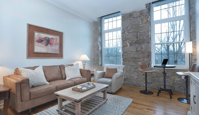Cozy Waterfront Retreat by a Beautiful Greenway