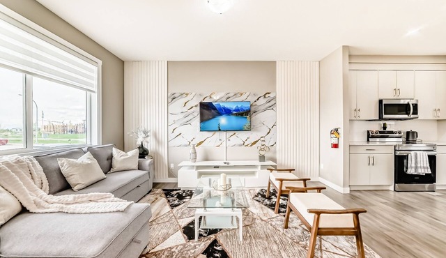 Cozyhub Vacation Rental with AC-YYC, Calgary Airport/Free Parking/Near Parks