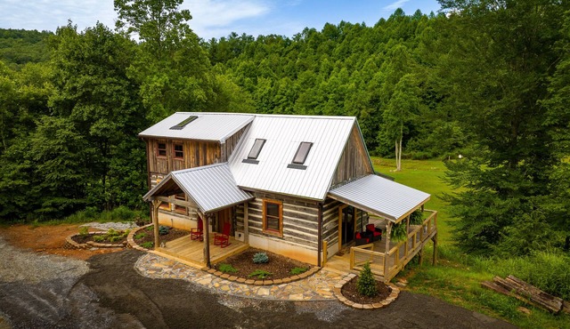 Creekside Cabin, located just minutes from Blowing Rock!