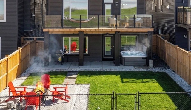 Crestmont Luxe Retreat | Hot Tub | Gym | AC