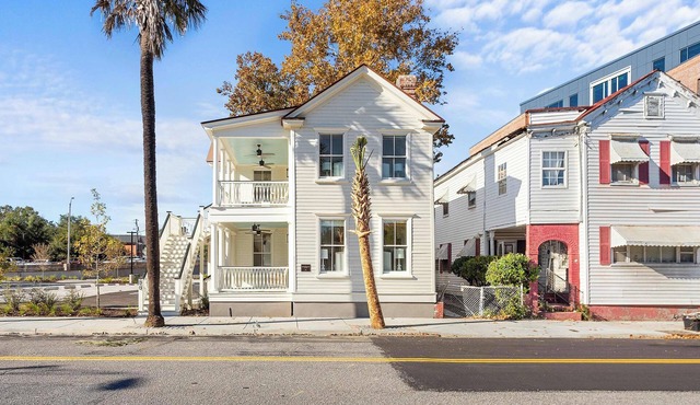 Crosstown @ King | Elegant & Modern 6BR Charleston