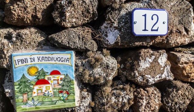 Dammuso i Pini di Kaddiuggia (CIR19081014C224053) & Dammuso di Mena (CIR 19081014C224052
