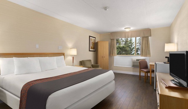 Days Inn & Conference Center by Wyndham Bridgewater
