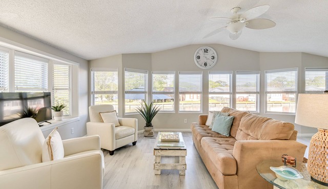 Deck & Pool Access: Myrtle Beach Getaway