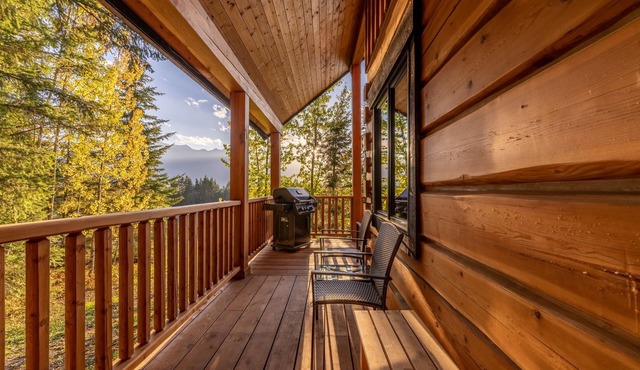 Deer Lodge - 2 Bedroom Luxurious Log Cabin in Golden - with Private hot tub
