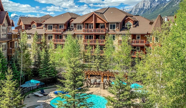 Deluxe Poolside Suite - Sleeps 8 | Resort Perks