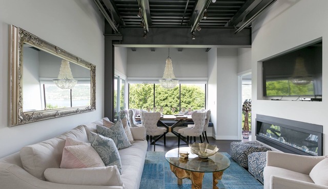 Designer Penthouse - Downtown Waterfront!