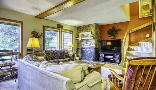 DF109- Centrally located in Canaan Valley! Pool!
