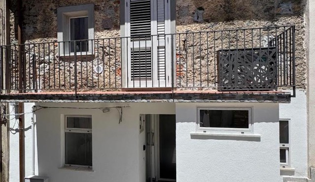 "DOMUS LEONE" - Nel Borgo di Capri Leone