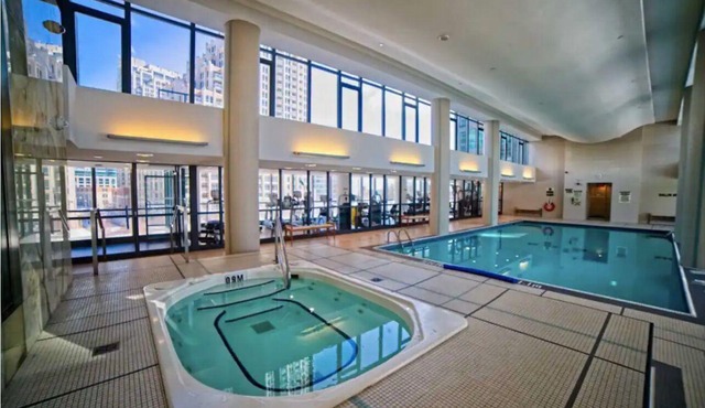 🏢Downtown 1 BDRM ➕ Den with lake & CN tower views!📌