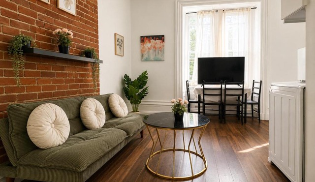 Downtown 1BR Walk to Berri-UQAM & Old Port