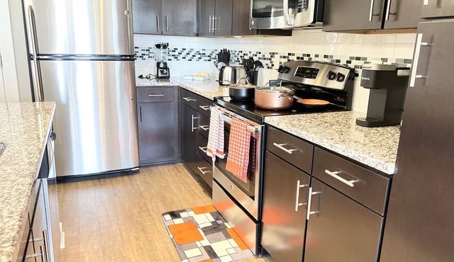 Downtown Bull City View/Poolside Luxury Suite