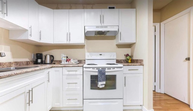 Downtown Central Edmonton Male only Accommodation Entire Unit Condo 12 inches thick Mattress Non Smoking