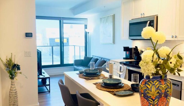 Downtown Condo, Stylish Comfy