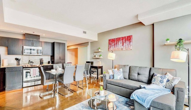 Downtown Condo w Incredible Views and BBQ