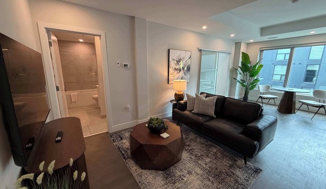 Downtown HFX 1 BR with AC and private patio