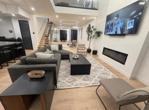Downtown Luxe Elegant Stay for 2 King Ensuite