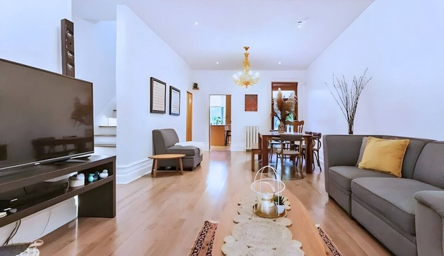 Downtown Montreal Victorian house, Walk Everywhere
