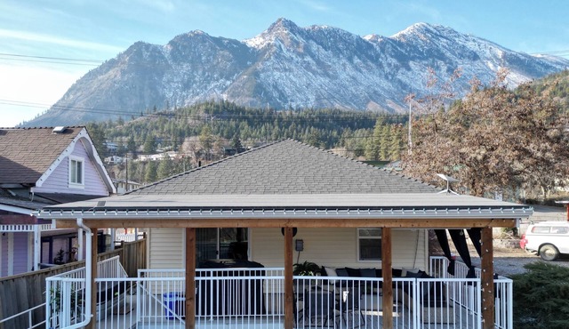 Downtown Mountain Escape | Hot Tub + Cold Plunge