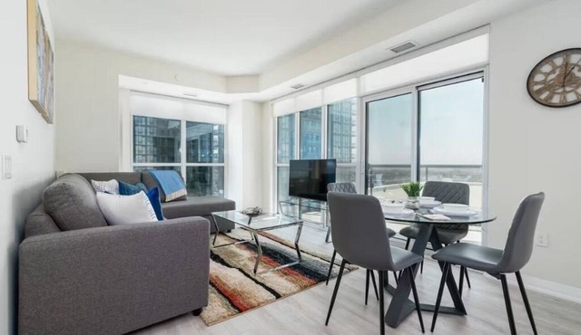 Downtown Toronto 2BR Home with Fitness Room