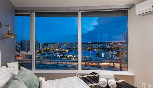 Downtown Vancouver 2BR, AC, Views, Parking