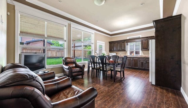 Dream home 2 A suite , a kitchen , own entrance