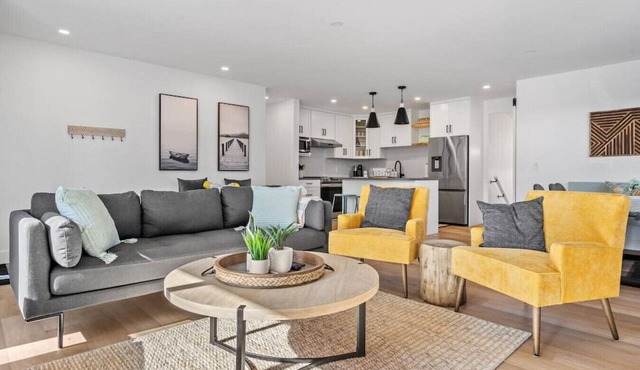Duke & Duchess | Central | Upscale | Families/Pets