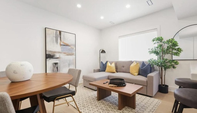 Elegant 2BR Retreat Sleek Design & Comfort