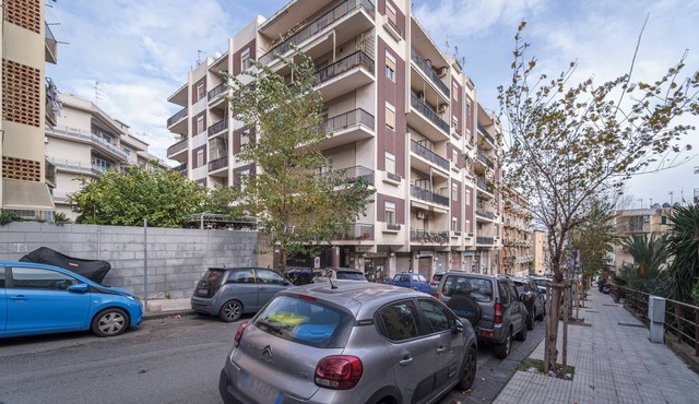 Elegant Apartment in the Heart of Messina - Comfort and Perfect Location.