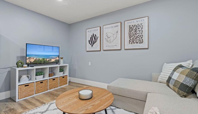 Elegant Boho Retreat ~8 mins to WEM -PATIO -AC