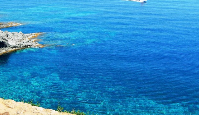 Elegant dammuso on the sea
