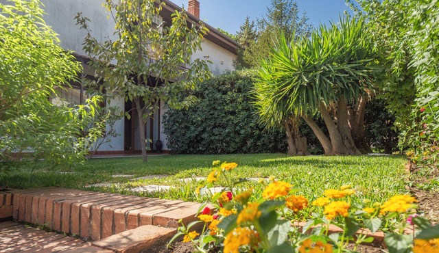 Elegant Villa with Garden between Catania and Etna