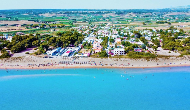 Elegant villa only 80 meters away from the beach