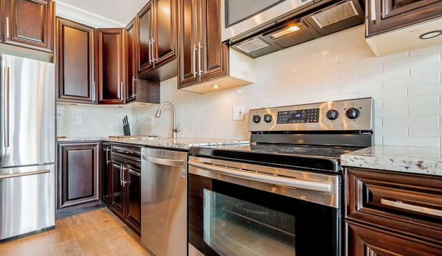 Elegant West Vancouver Suite