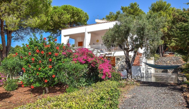 Enjoy relaxing vacations on the island of Ustica.