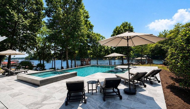 Entertainers Dream! Private Pool, Spa, Pool Table, Shuffleboard, Arcade, Firepit, Tiki Bar!