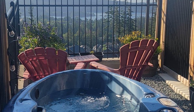 Escape to the Mountains & Ocean with your private hot tub!