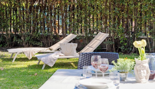 Etna, mare e verde (double room in villa)