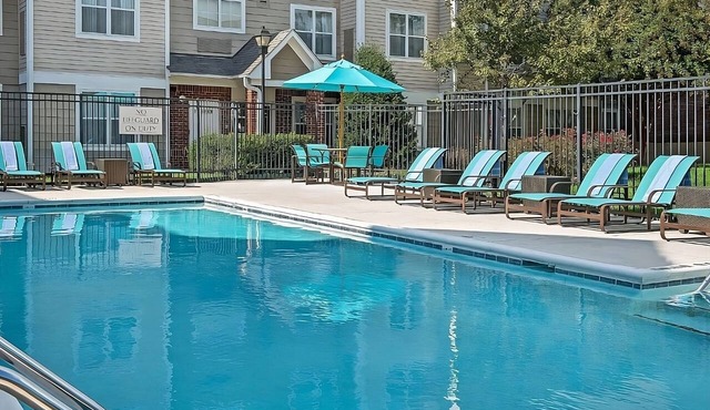 Everything You Need For The Perfect Vacation! Free Breakfast, Pool, Pet-Friendly