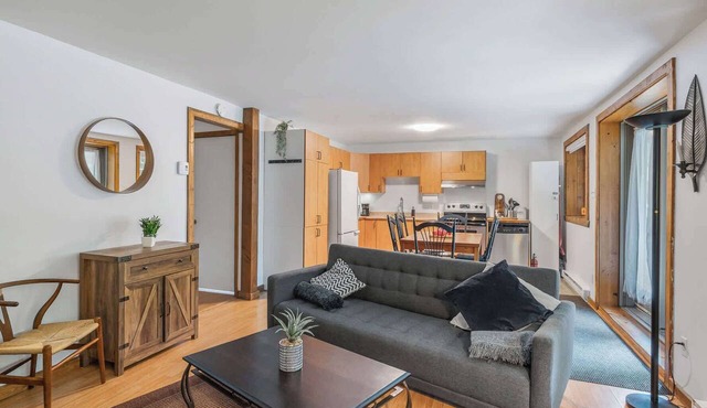 Evora Cozy 2BR Chalet Fireplace & BBQ Val-David