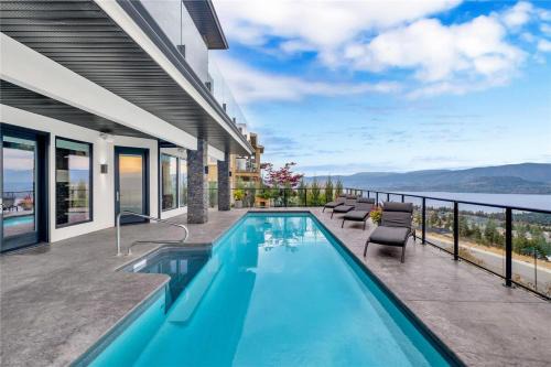 Exclusive Lakeview Suite with Pool and Hot Tub