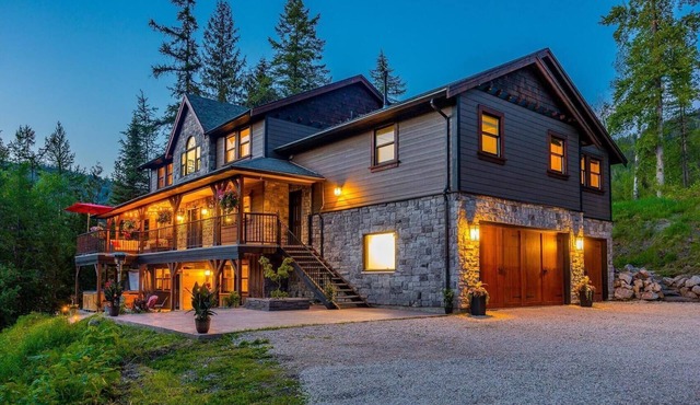 Exclusive Mountain Ranch Lodge | 7 mins to Silver Star | Ideal for Big Groups